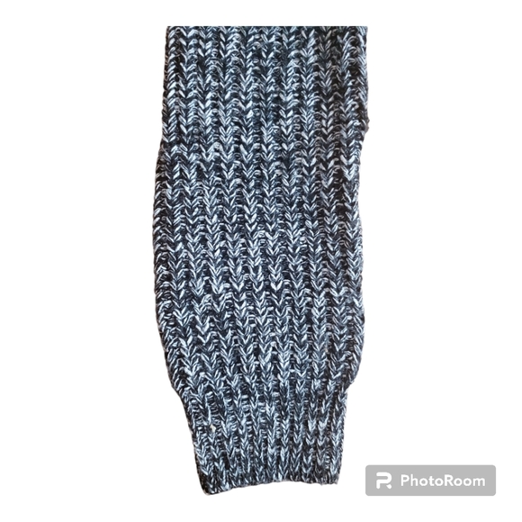 Kendall & Kylie Chunky Crowl Neck Sweater - Picture 7 of 10